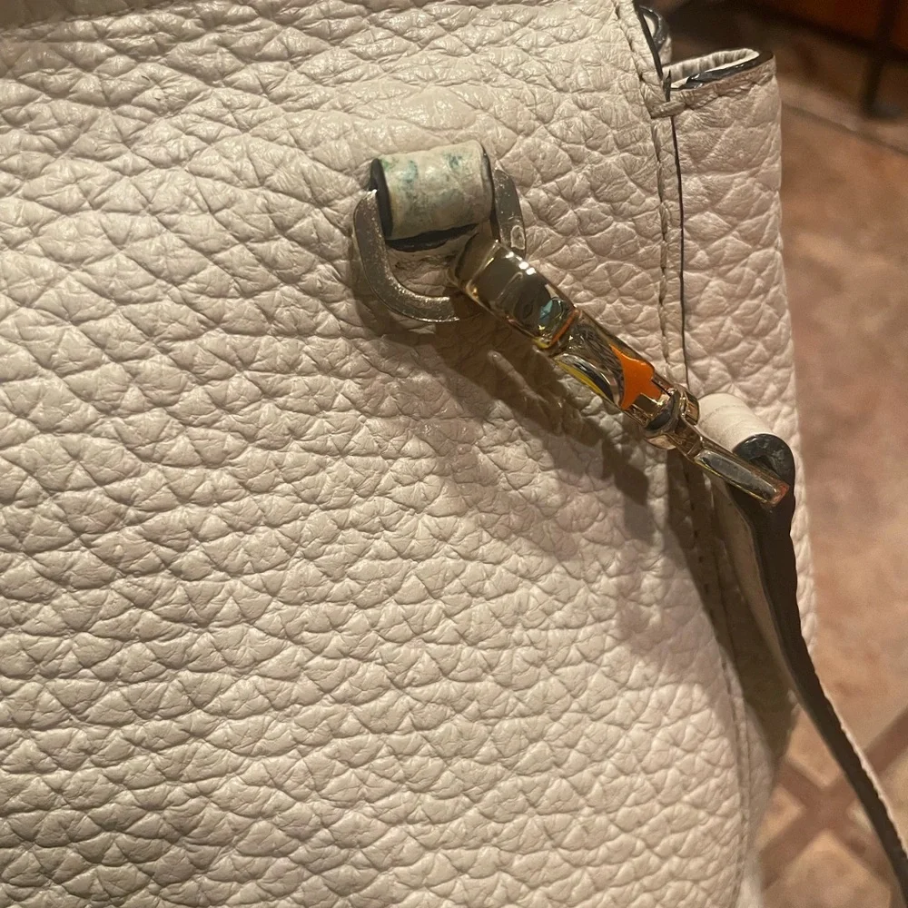Kate spade Elegant off White Leather Handbag with cream color signature lining. - Picture 9 of 9
